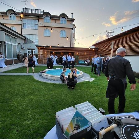Hotel Ðakovo Kültér fotó