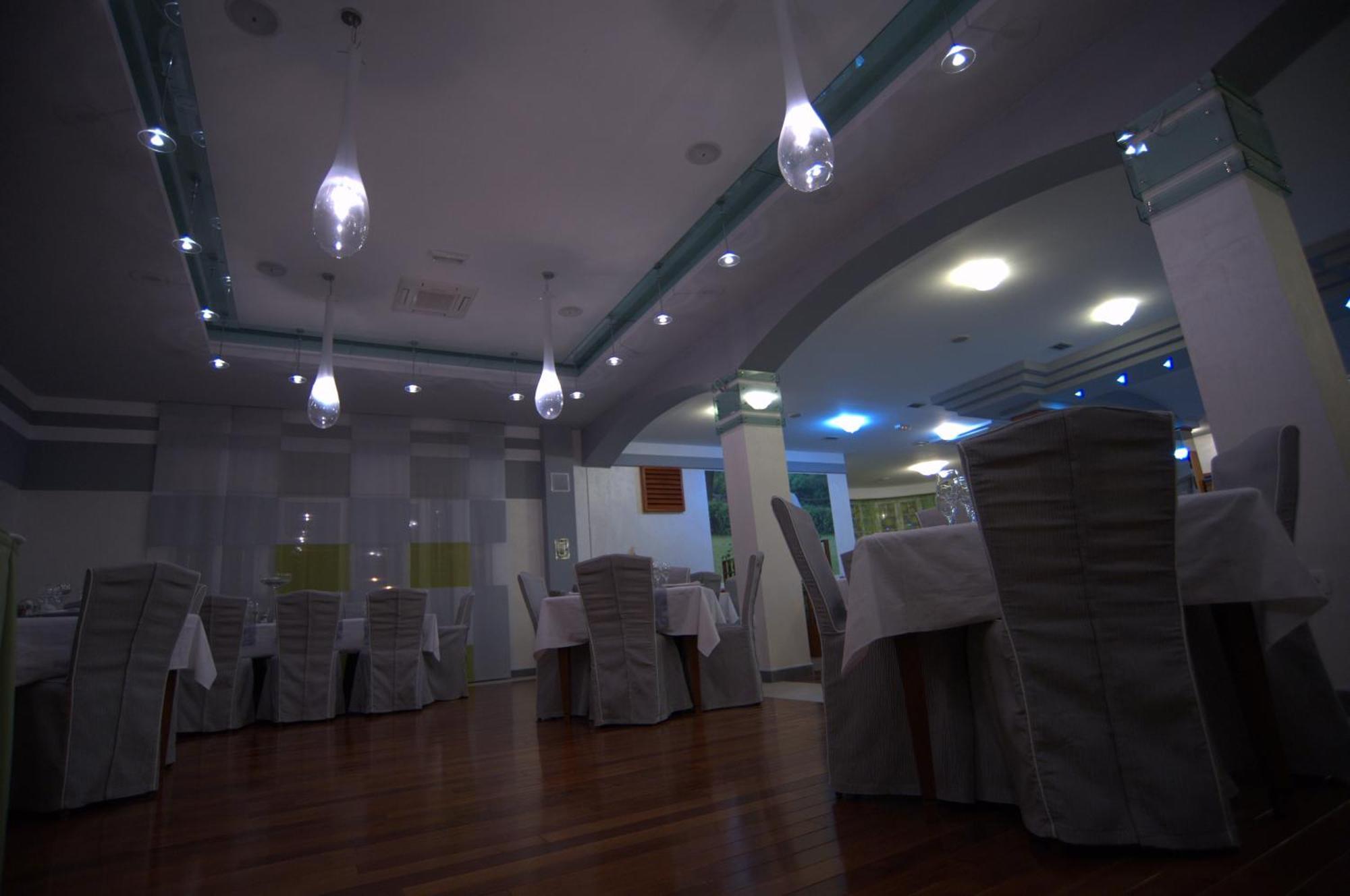 Hotel Ðakovo Kültér fotó